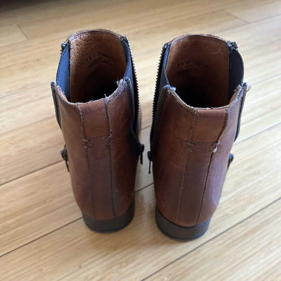 EUC Frye Carly Zip Chelsea Booties Women’s Size 8 - Picture 4 of 5